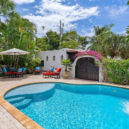 Casa Michaeline - Escape To A Glamorous Spanish Pool Oasis